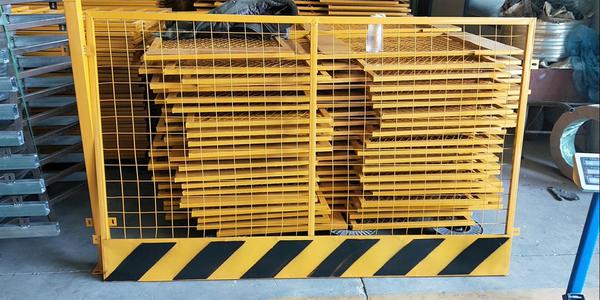 工地基坑護(hù)欄建筑臨時(shí)施工圍欄 工廠隔離圍欄網(wǎng)工地基坑護(hù)欄
