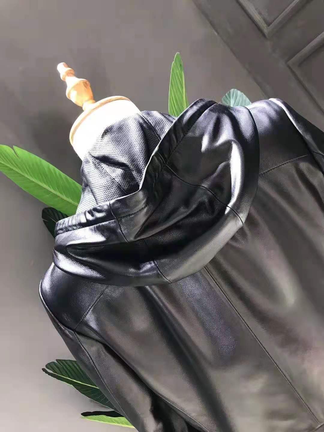 進(jìn)口綿羊皮連帽休閑皮衣批發(fā)