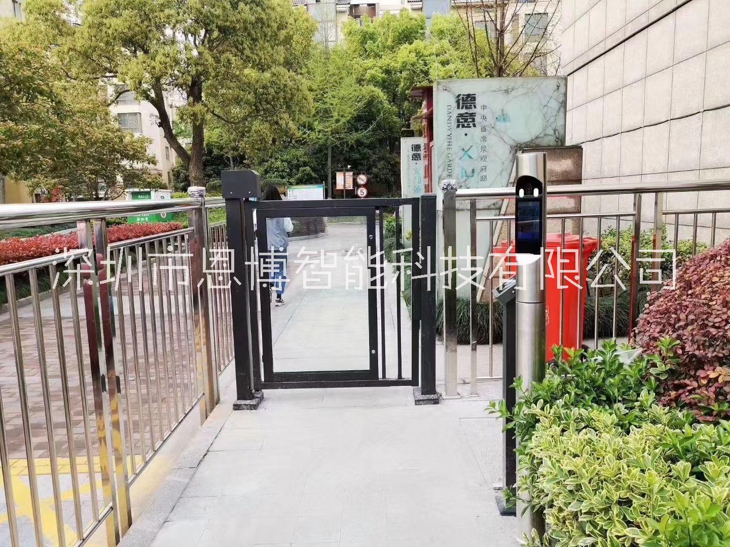 人行通道智能門 小區(qū)廣告門圖片/人行通道智能門 小區(qū)廣告門樣板圖 (2)