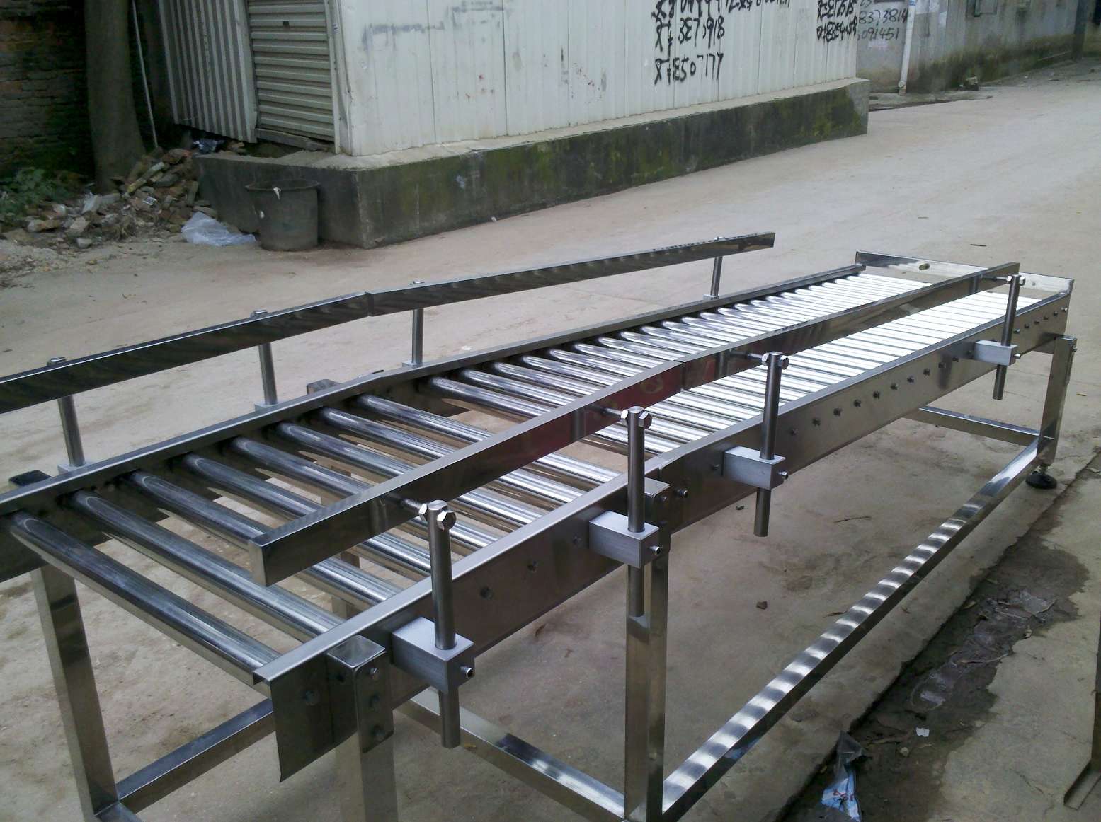 板鏈輸送機(jī)