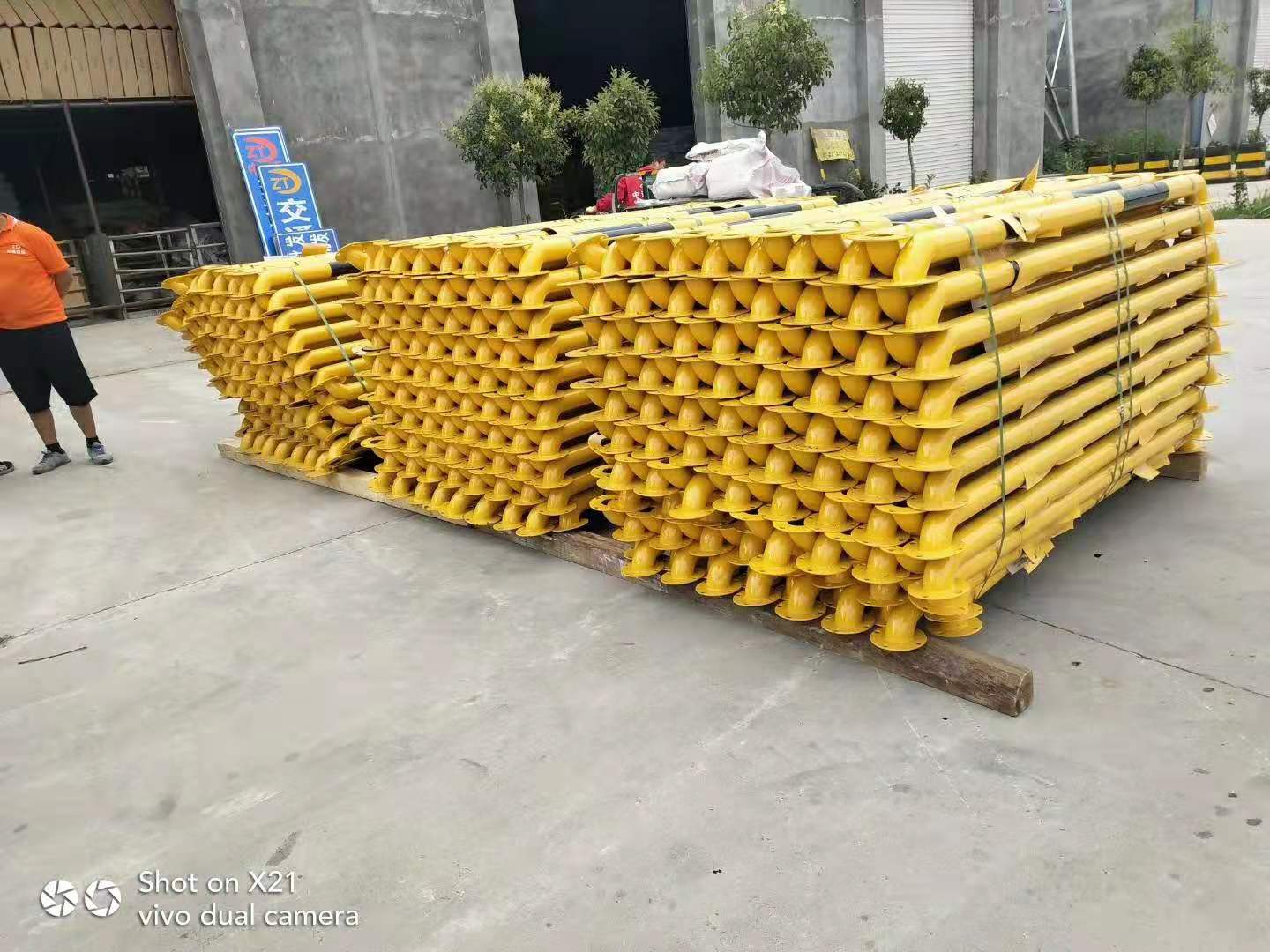 交通設(shè)施擋車(chē)柱 防撞柱現(xiàn)貨圖片/交通設(shè)施擋車(chē)柱 防撞柱現(xiàn)貨樣板圖 (4)