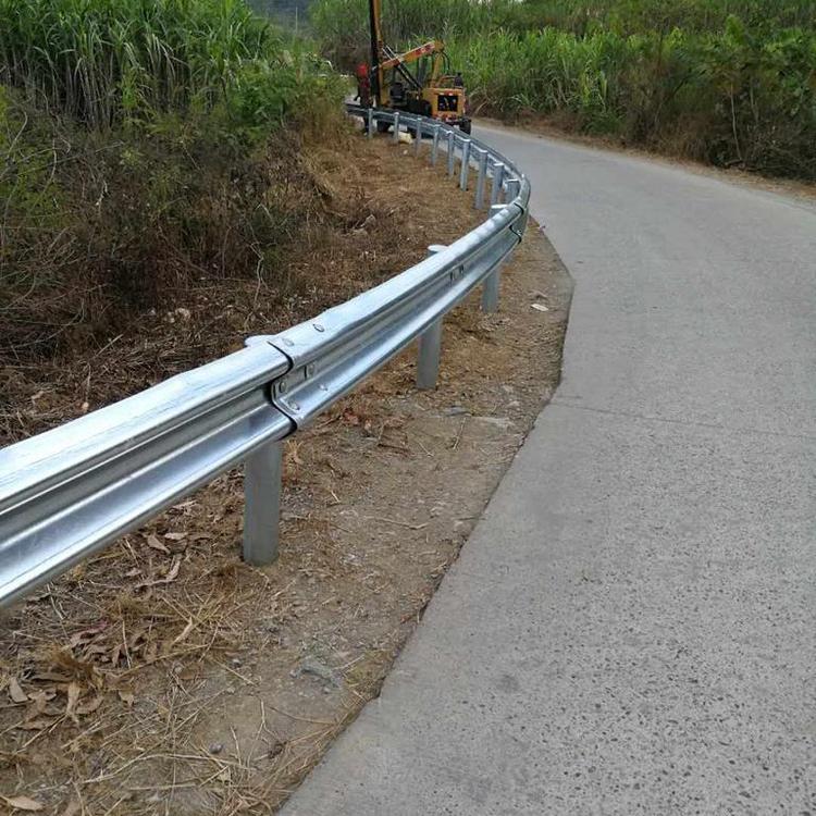 斯達特護欄廠生產(chǎn) 安裝 銷售波形護欄 波形護欄板 可生產(chǎn)多種規(guī)格波形護欄 品質(zhì)保證