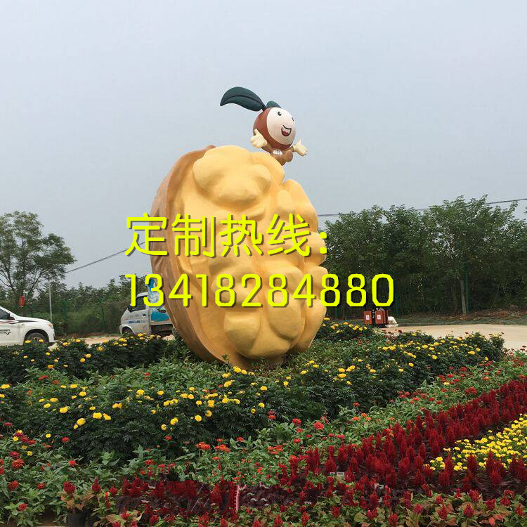 供應(yīng)主題旅游公園玻璃鋼核桃雕塑形象吉祥物擺件