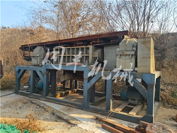 出售二手廢鋼撕碎機 鋼筋撕碎機1600型配75kw電機15萬