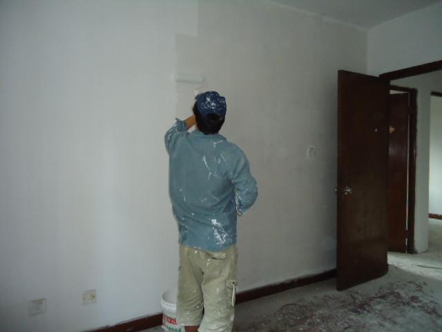 深圳刮膩?zhàn)邮┕り?duì)報(bào)價(jià)電話  深圳刮膩?zhàn)庸こ?  src=