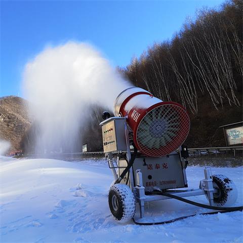 滑雪场人工造雪机预算  制雪机器雪地魔毯配套设备