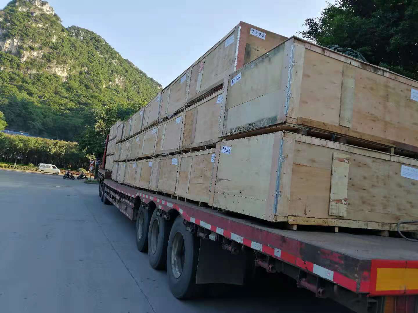 柳州發(fā)動機箱廠家圖片