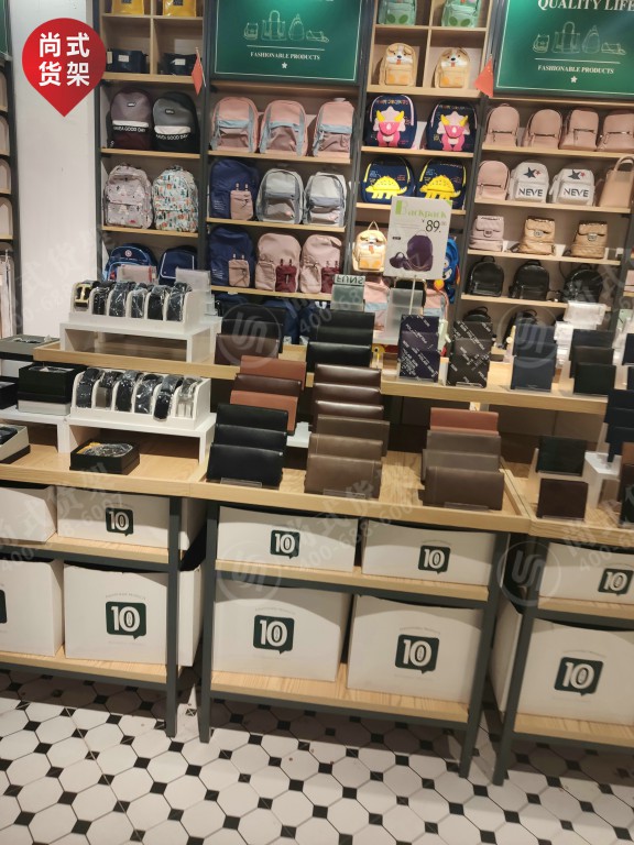 秧禾服裝店木質(zhì)展示架 真維斯圖片