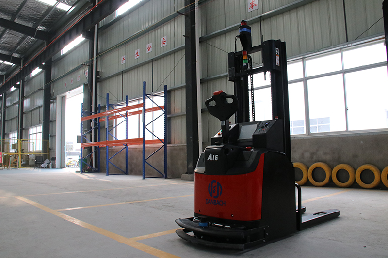agv堆垛叉車,高位叉車agv,叉車agv供應(yīng)商 agv堆垛叉車機(jī)器人