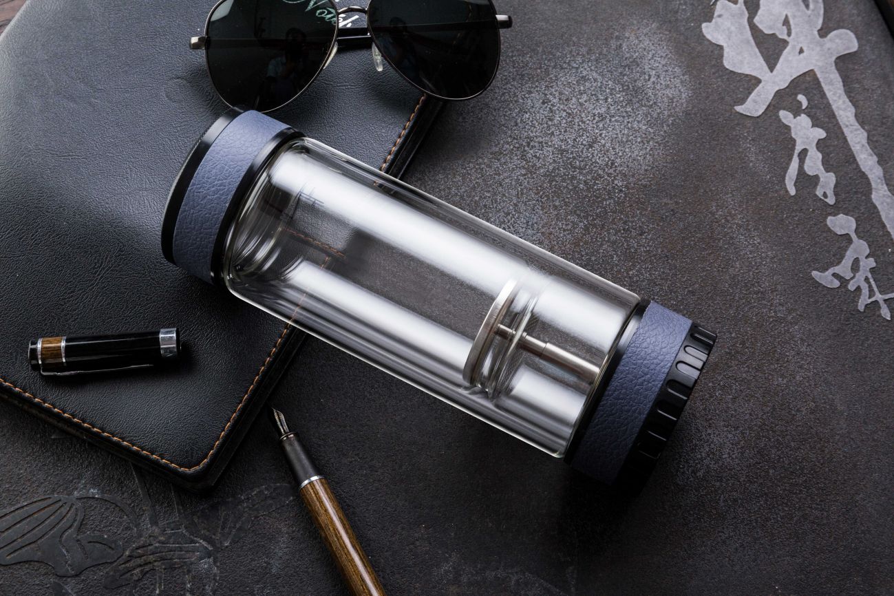 男女士雙層玻璃杯 經(jīng)典簡約 茶水分離泡茶杯 便捷簡約茶杯