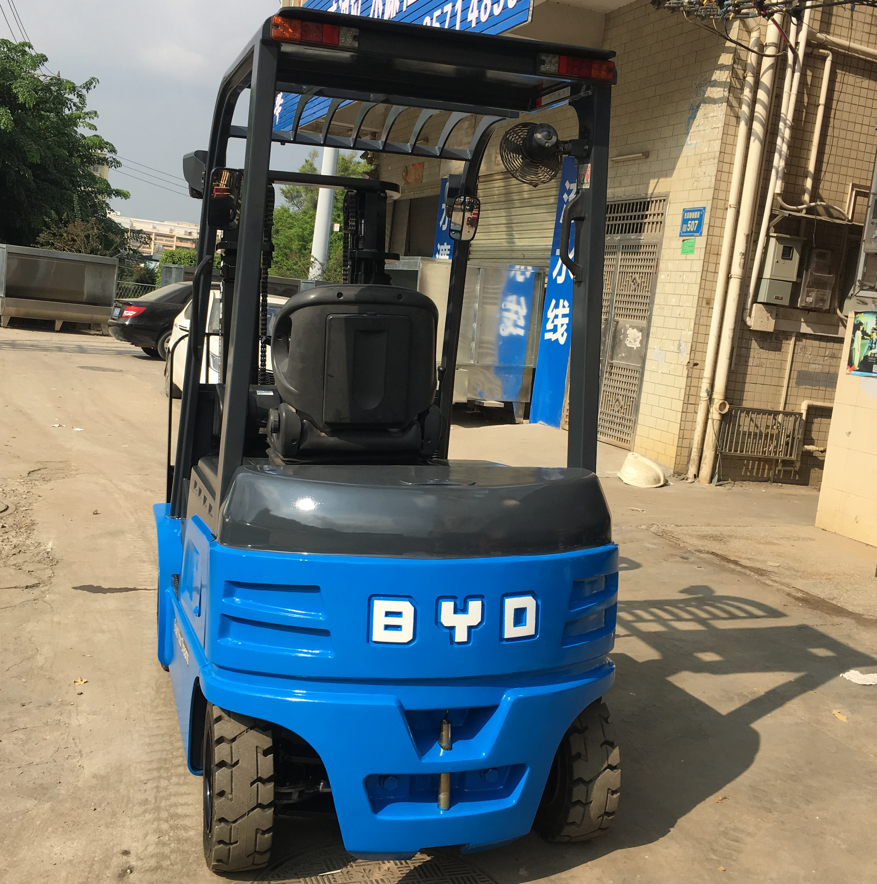 2.5噸比亞迪叉車出租圖片