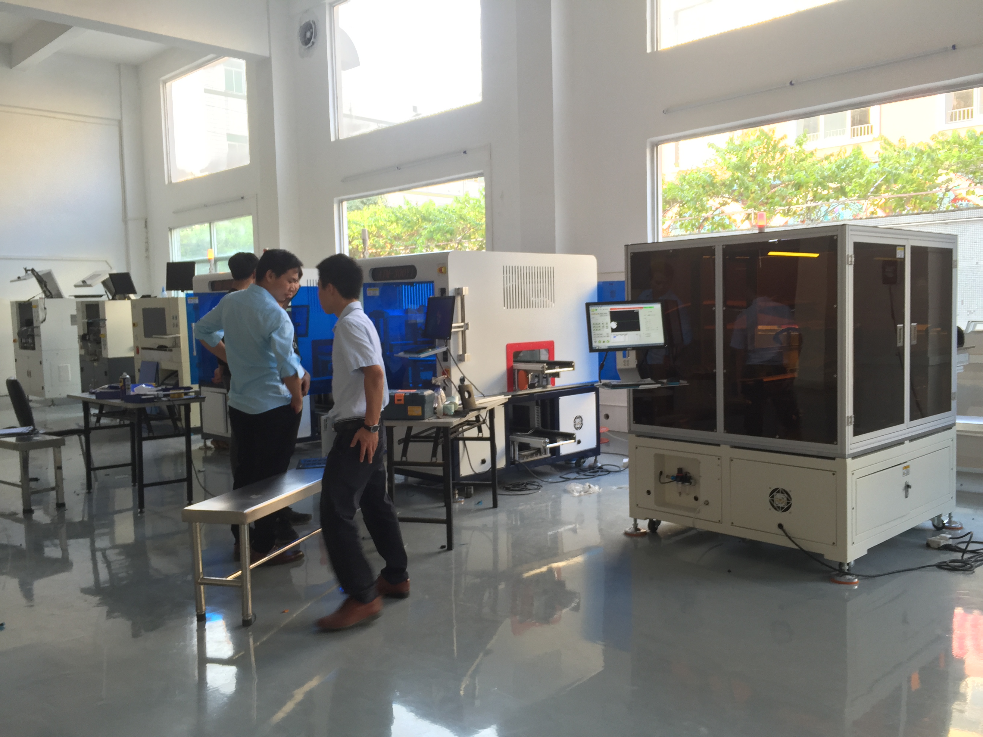 專業(yè)貼鍋?zhàn)衅淖詣?dòng)化設(shè)備 電路板鍋?zhàn)衅N裝壓合設(shè)備 自動(dòng)貼鍋?zhàn)衅O(shè)備