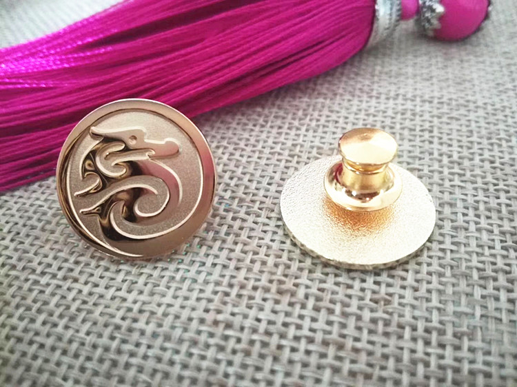 定制金屬胸章北京商會(huì)胸針定制裕晨徽章定制