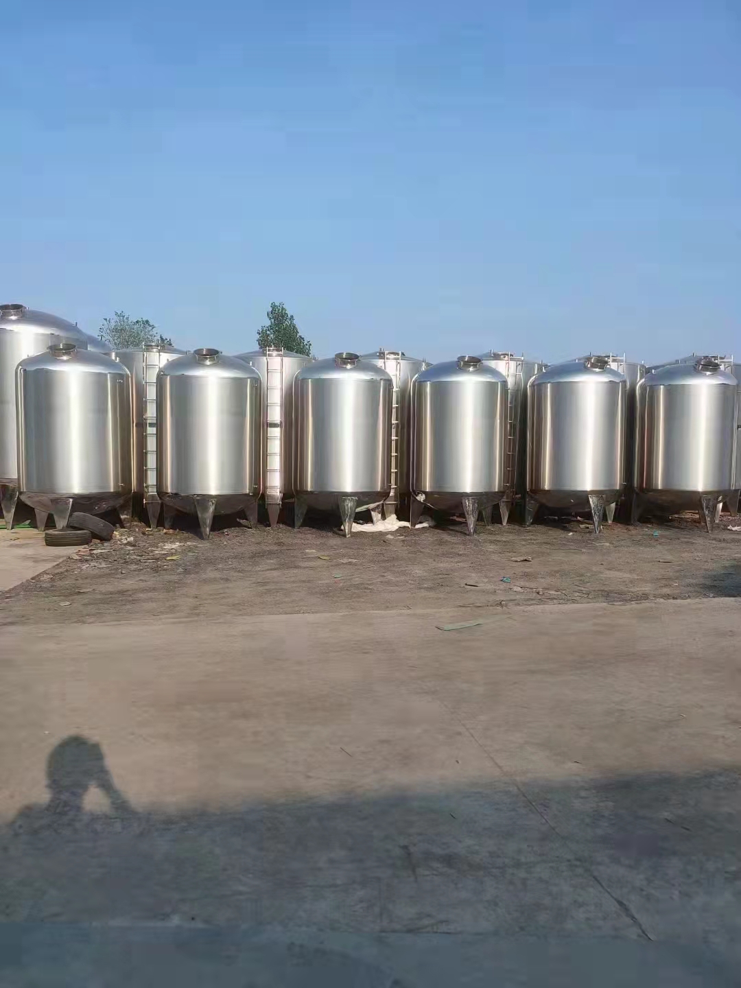 不銹鋼儲(chǔ)酒罐圖片/不銹鋼儲(chǔ)酒罐樣板圖 (1)