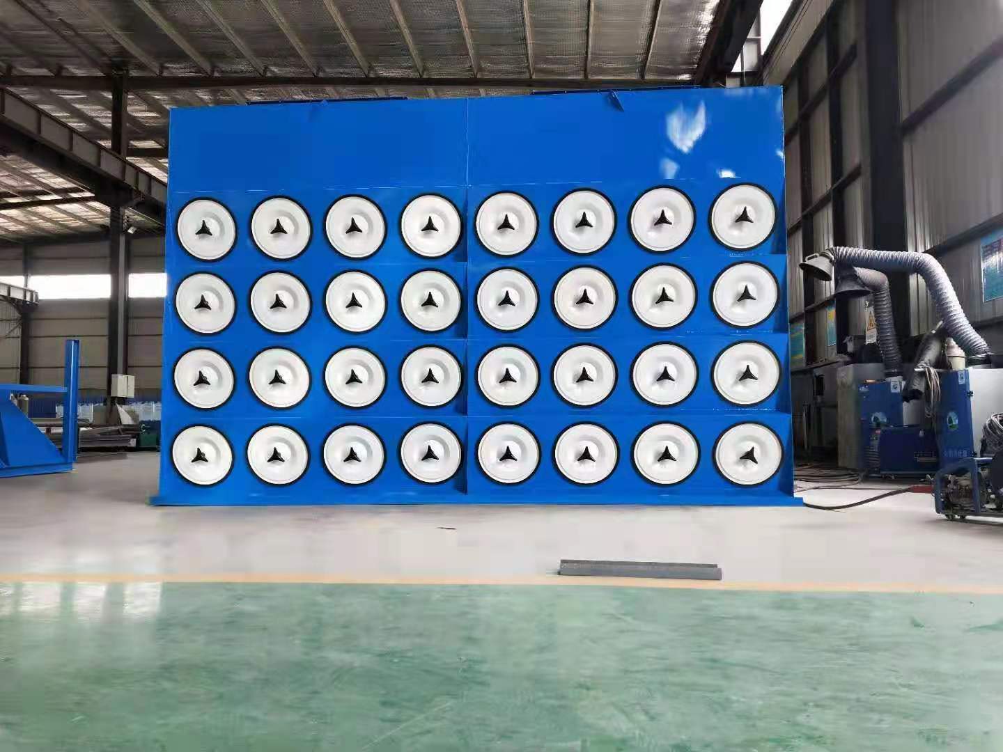 濾筒除塵器粉塵治理設(shè)備 鑄造廠斜插式濾筒除塵設(shè)備