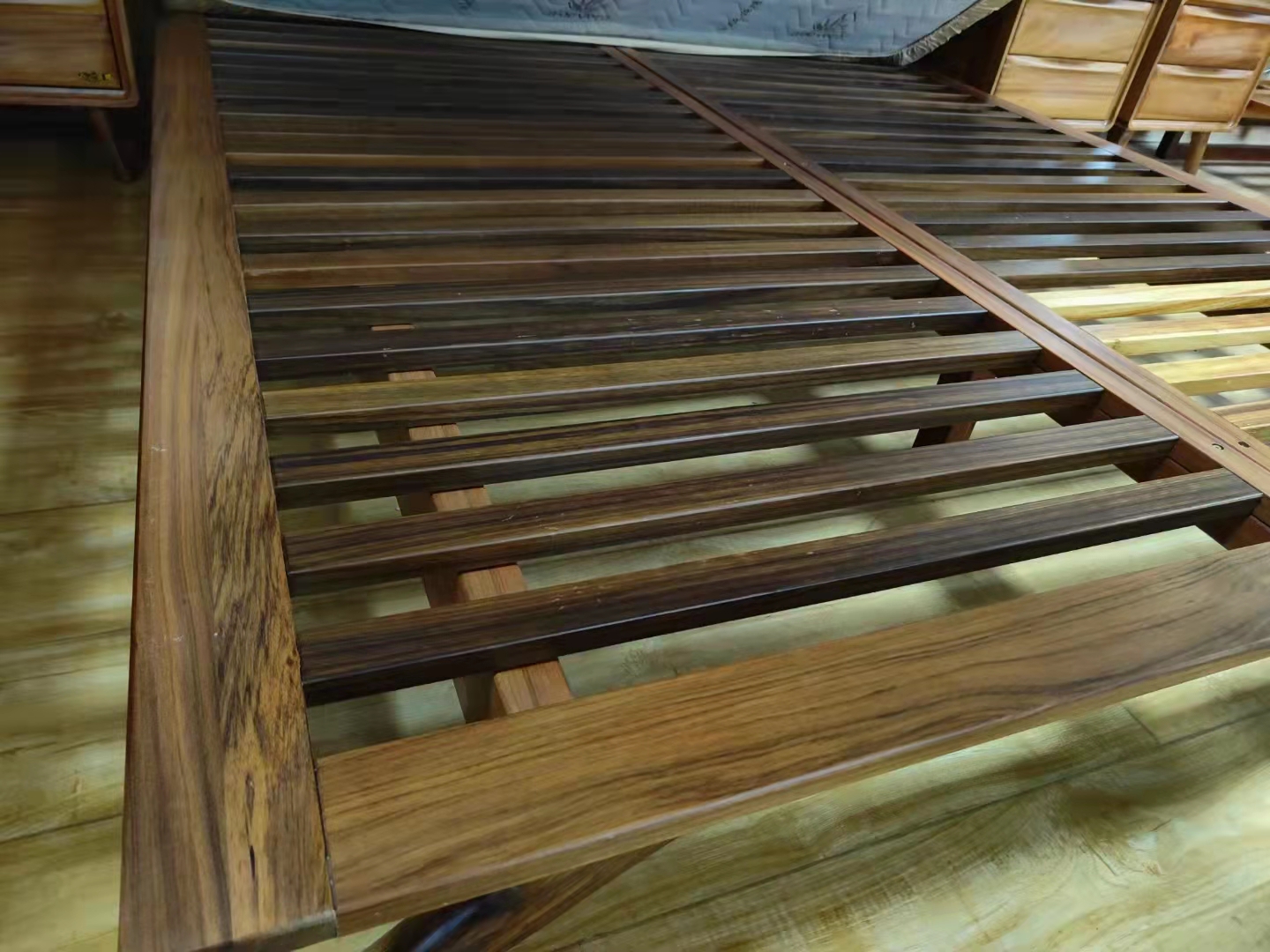 實木床現(xiàn)貨圖片/實木床現(xiàn)貨樣板圖 (1)