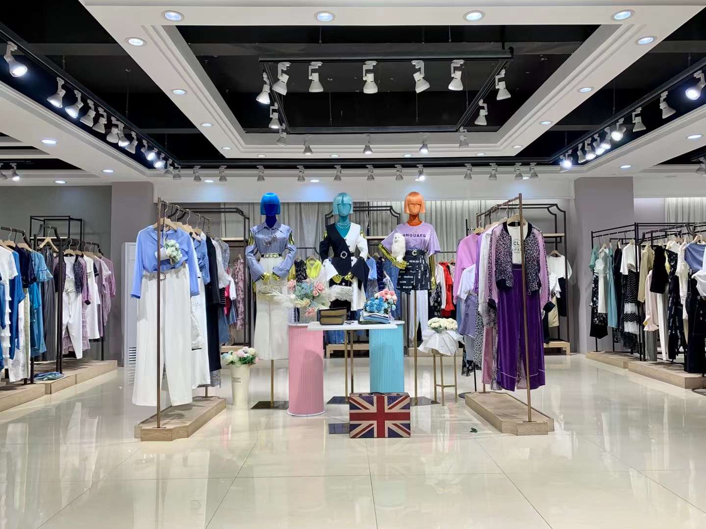 22夏重磅推出芭蒂娜品牌女裝尾貨批發(fā) 廣州品牌折扣女裝供應(yīng)貨源