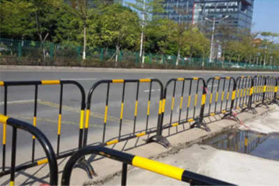 鐵馬護(hù)欄。道路護(hù)欄。市政護(hù)欄圖片/鐵馬護(hù)欄。道路護(hù)欄。市政護(hù)欄樣板圖 (4)