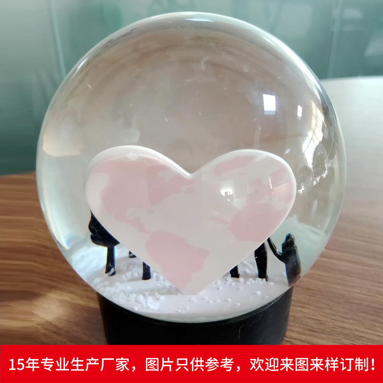 廠家定制樹脂水球內(nèi)景亞克力塑料雪花球擺件定制加工創(chuàng)意禮品
