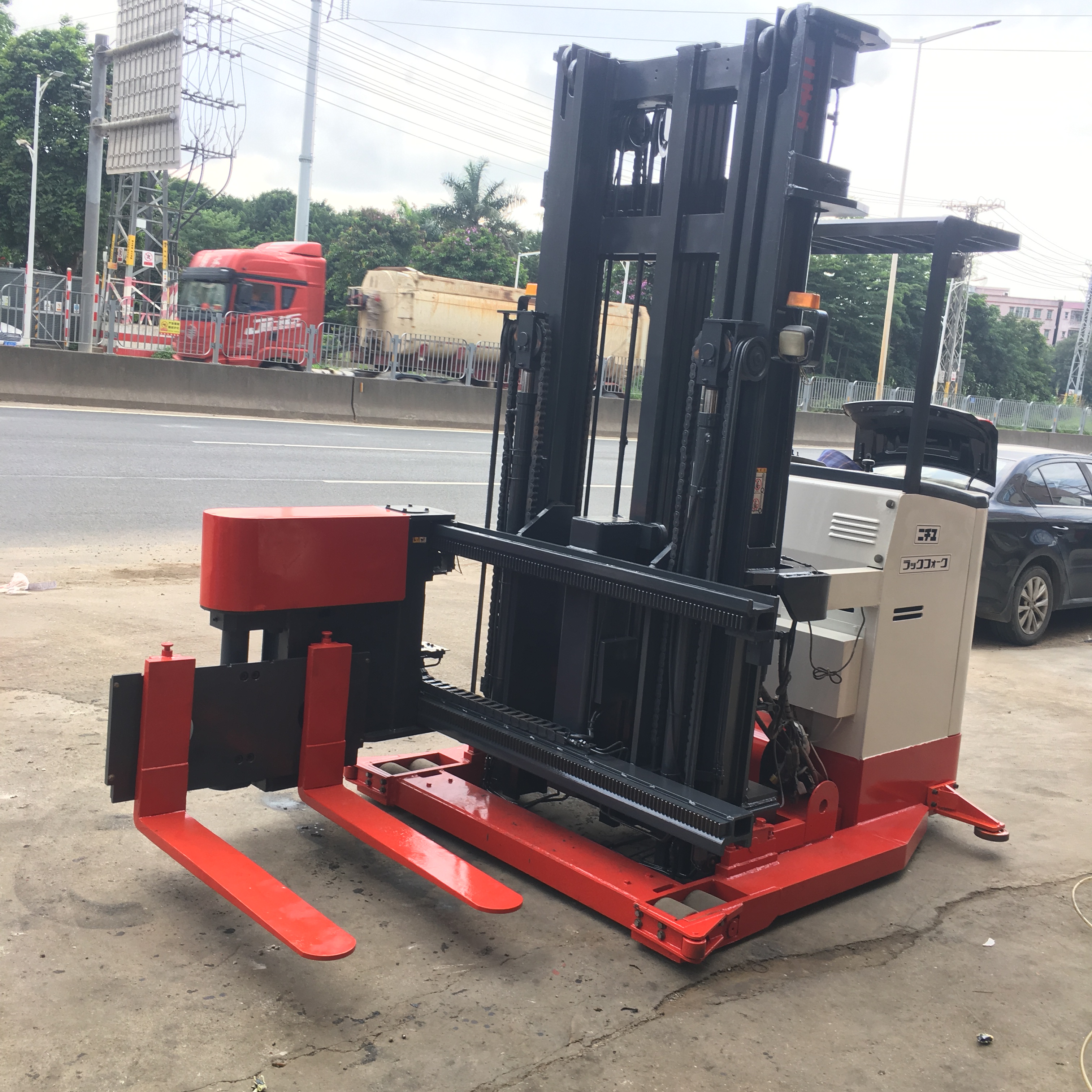 多層貨架用窄通道叉車圖片/多層貨架用窄通道叉車樣板圖 (4)