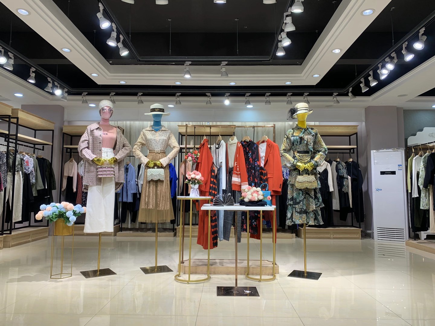 高端 品牌 蒂梵茜 2022輕奢大  牌品牌女裝折扣尾貨貨源批發(fā)