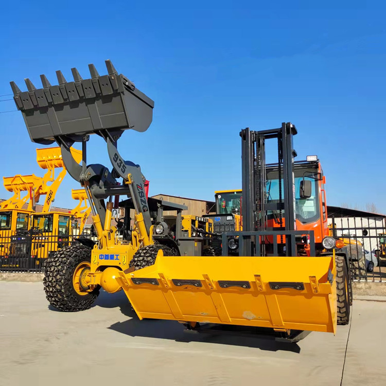 山東越野叉車廠家/小型越野叉車圖片/中首重工小型越野叉車 四驅(qū)越野叉車價(jià)格三噸越野叉車廠家