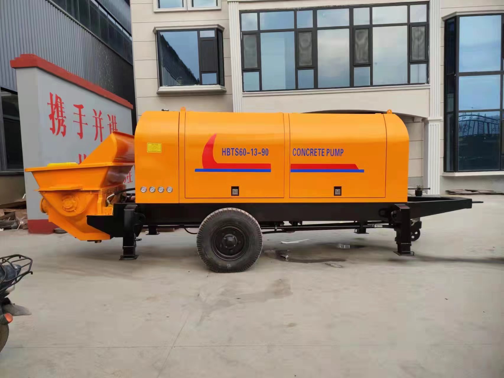 60型混凝土輸送泵高壓大顆?；炷翝仓玫乇密囕d泵拖泵混凝土輸送泵價格圖片