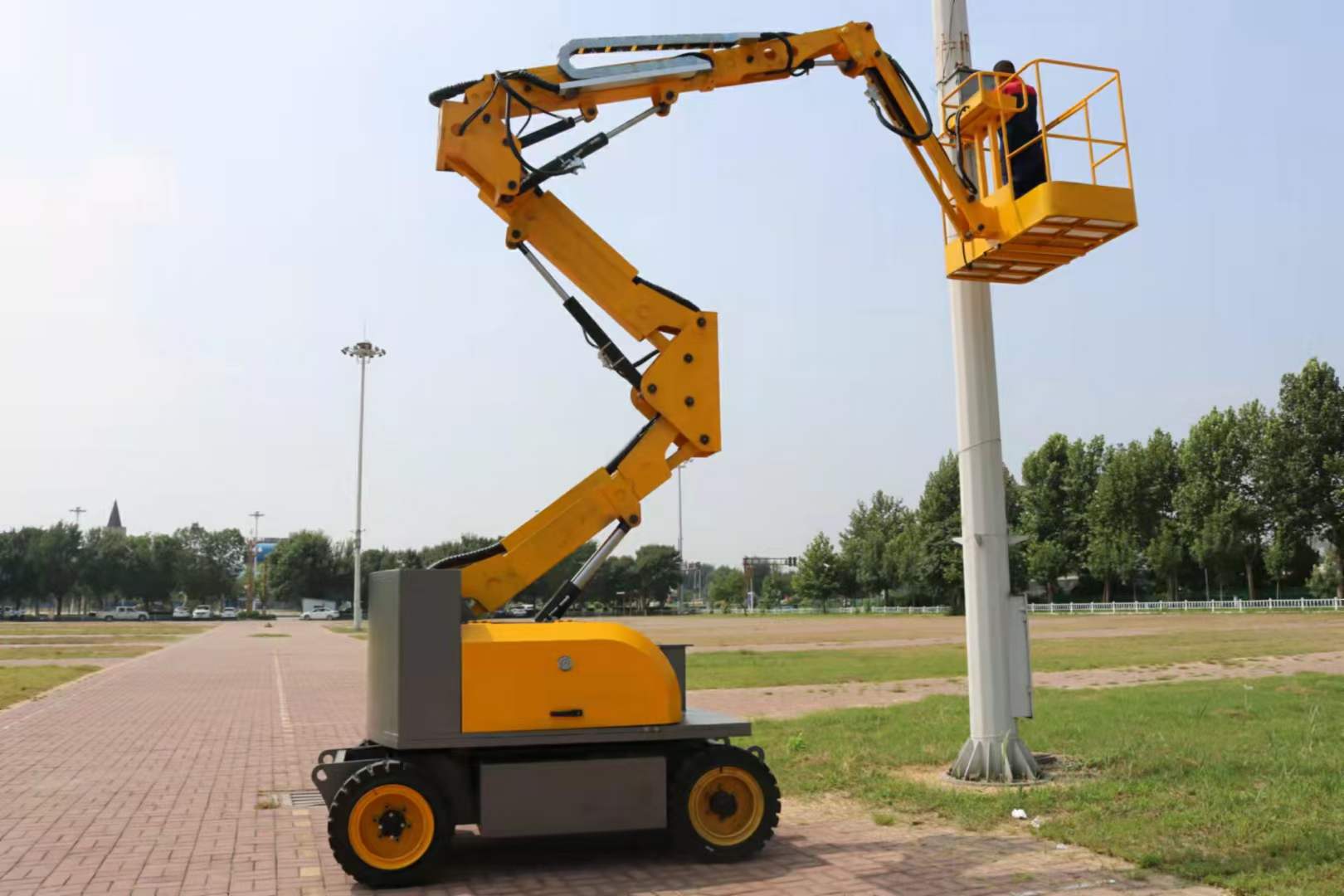 自行走曲臂升降機(jī)圖片/自行走曲臂升降機(jī)樣板圖 (3)