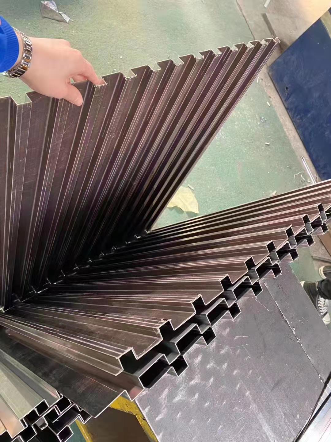 靜安區(qū)鋁單板幕墻多少錢、報(bào)價(jià)、供應(yīng)、九十度金屬材料圖片