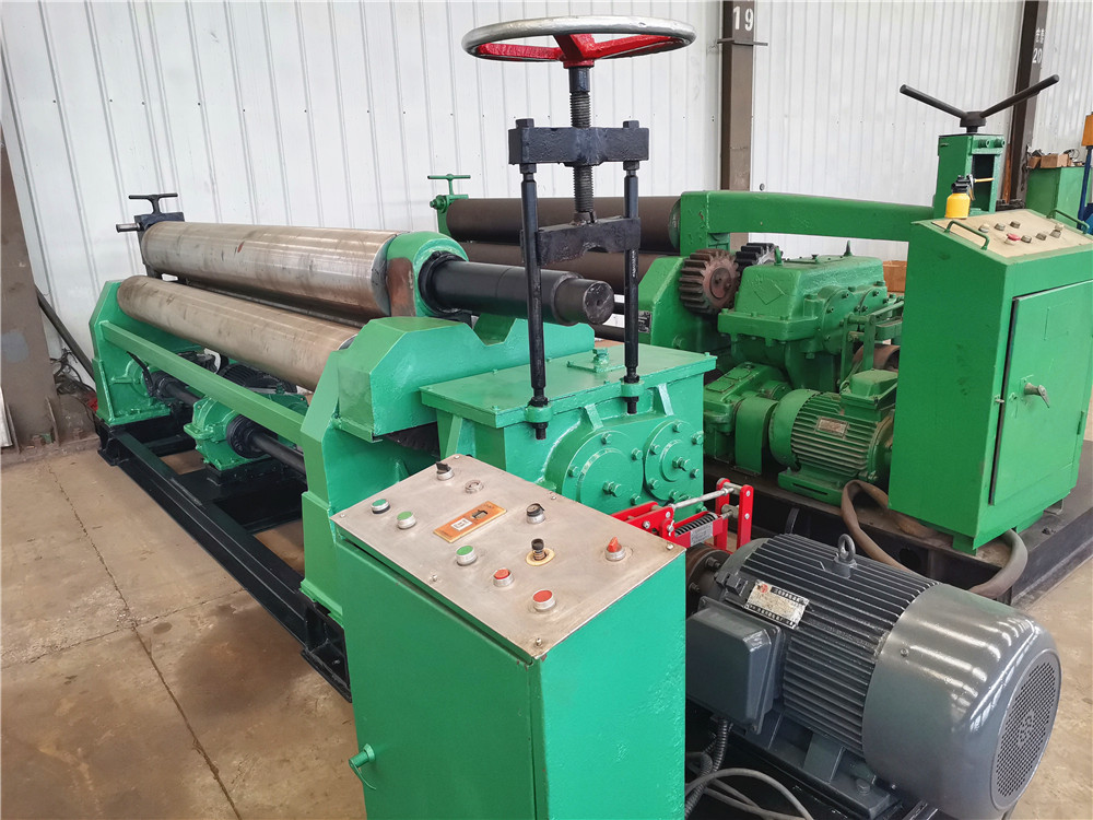 卷板機(jī)圖片/卷板機(jī)樣板圖 (2)