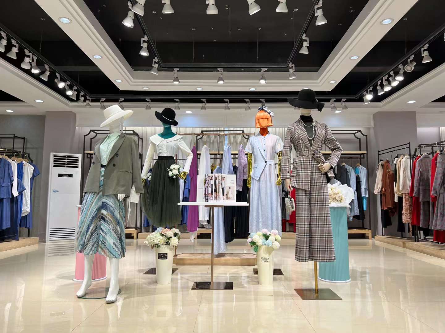 深圳高端 品牌圖拉2022秋精 品女裝折扣店實體+電商拿貨渠道