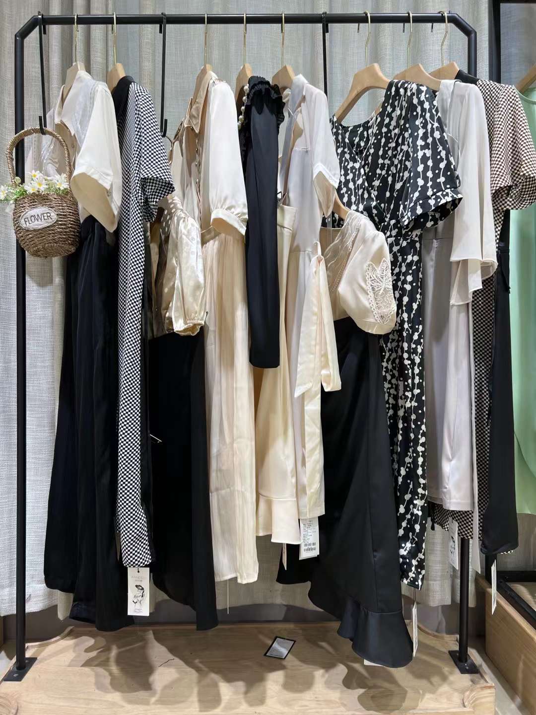 【梵蒂璐】22夏品牌折扣女裝走份 哪里有廣州品牌女裝折扣專柜下架貨源