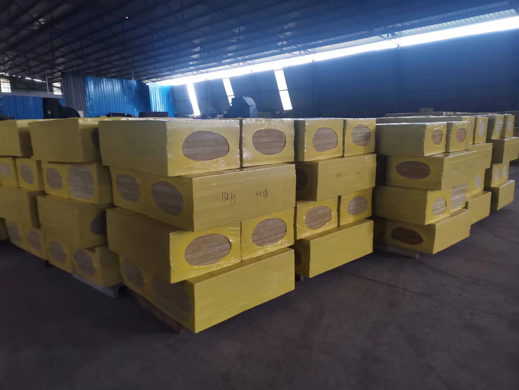 巖棉板多少錢_生產(chǎn)廠家_生產(chǎn)商_廠商【四川鑫茂源防水保溫材料有限公司】