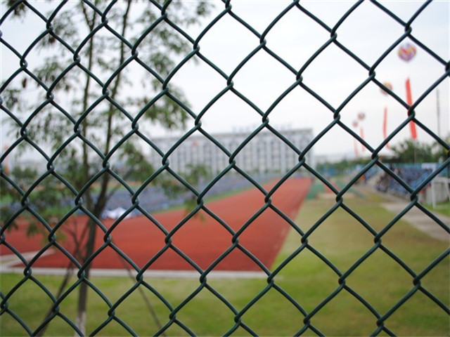 網(wǎng)運動體育場護(hù)欄網(wǎng)籃球場鐵絲防護(hù)網(wǎng)學(xué)校操場勾花隔離網(wǎng)足球場圍網(wǎng)