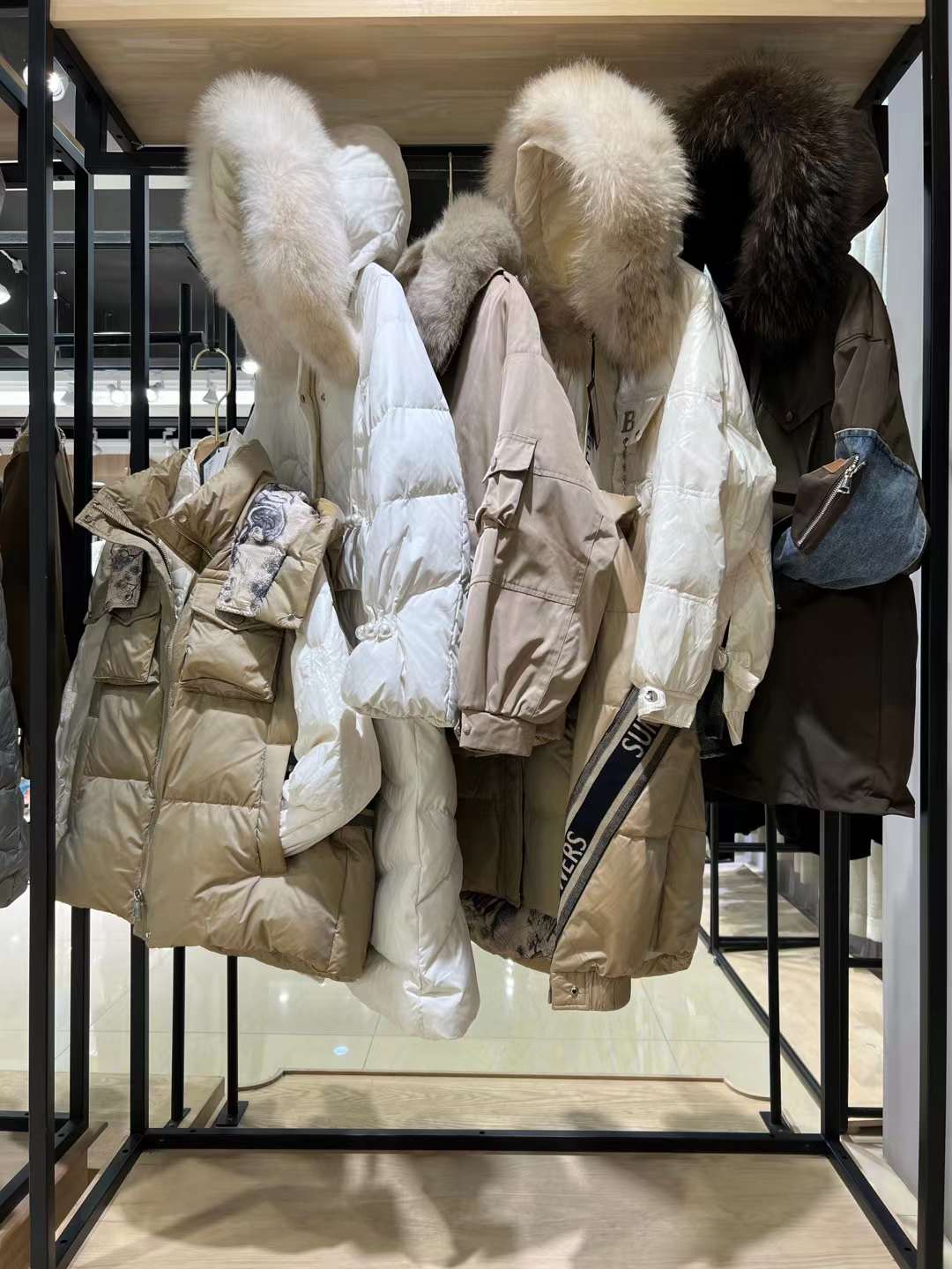 KABUJINUO卡布基諾22冬精 品羽絨服品牌撤柜正 品折扣批發(fā)