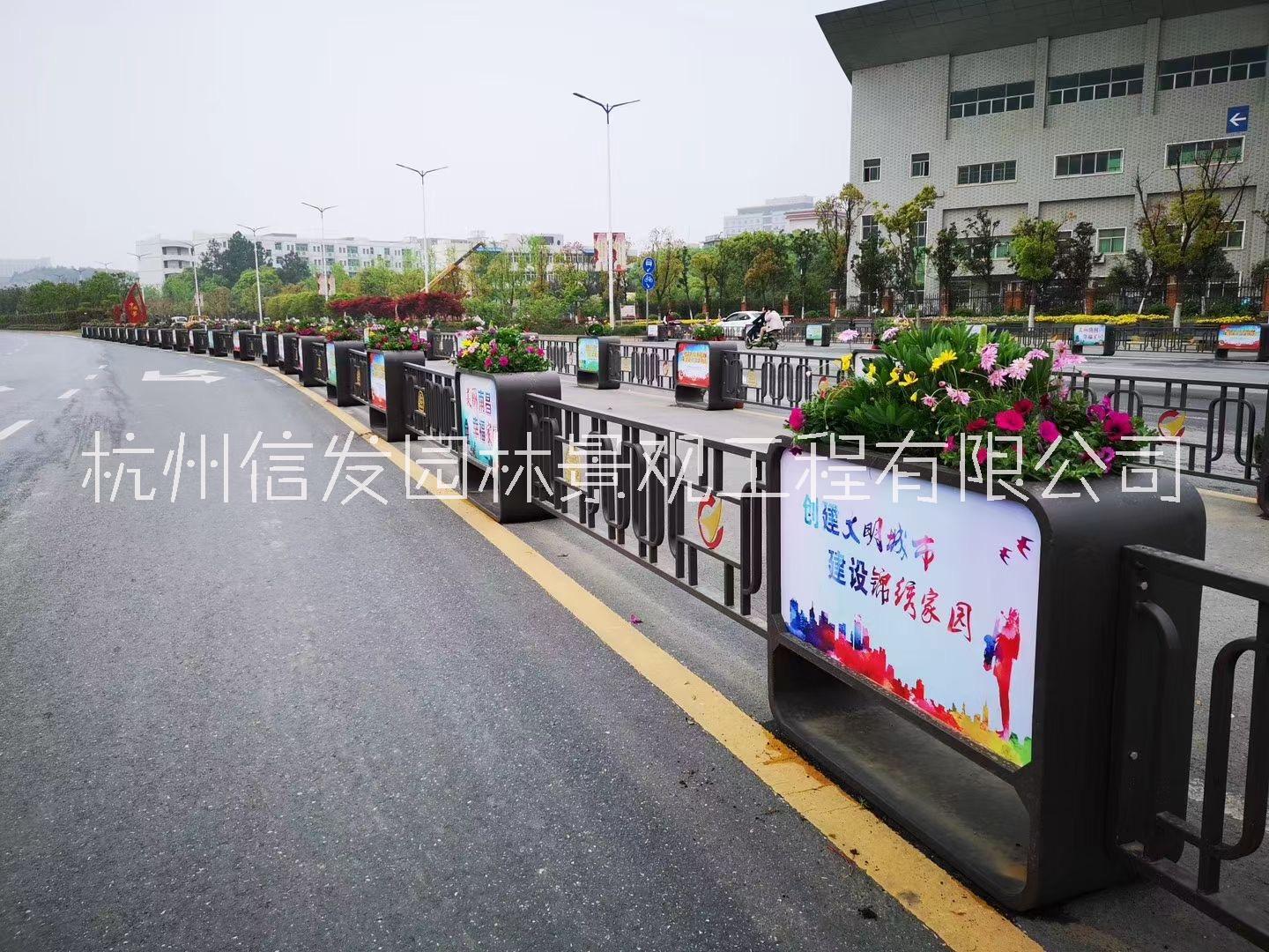 浙江杭州道路花箱护栏 市政隔离栏 铁艺花箱铝合金花箱道路花箱护栏厂家定制图片