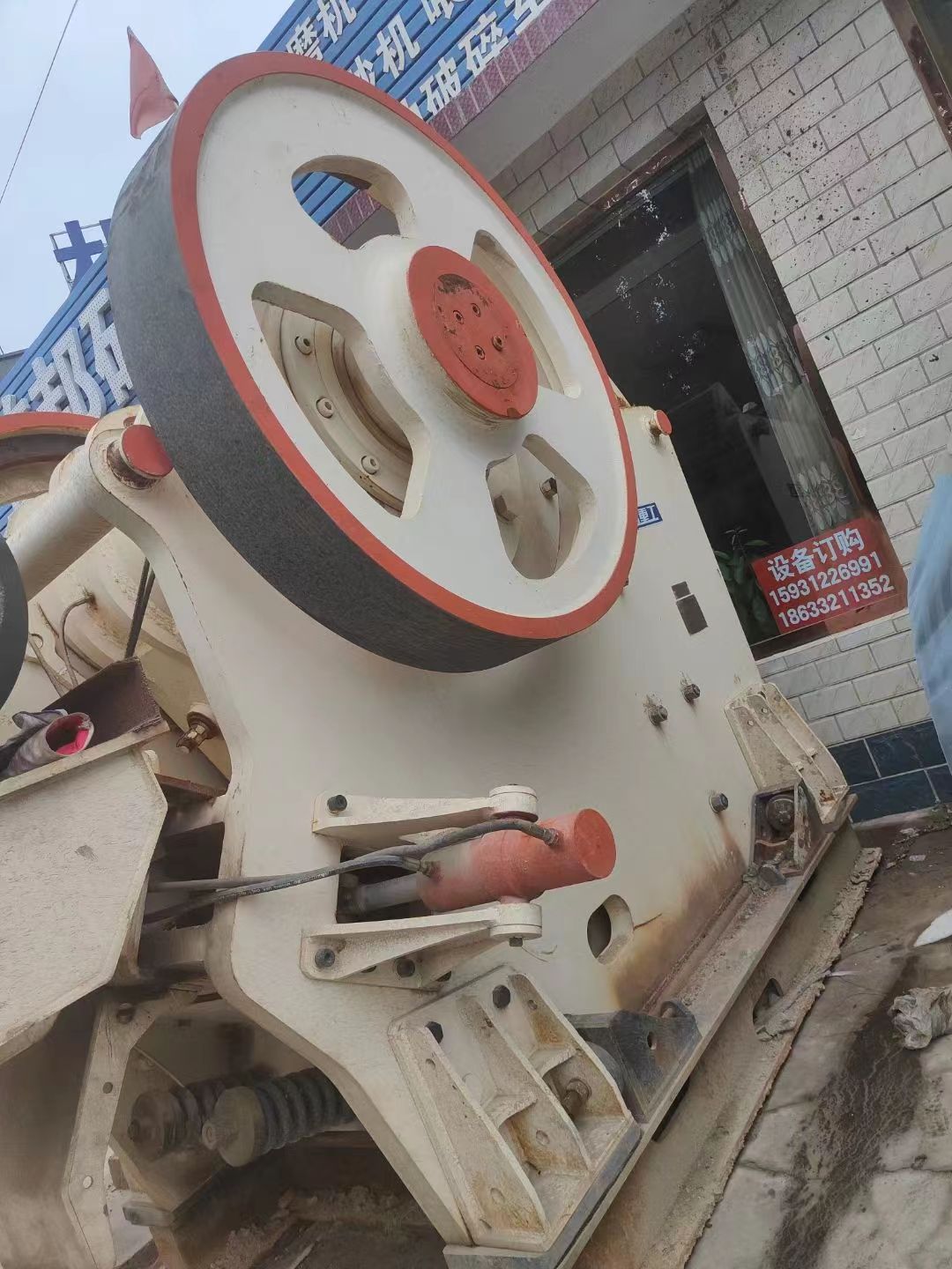 7501100鄂式破碎機圖片