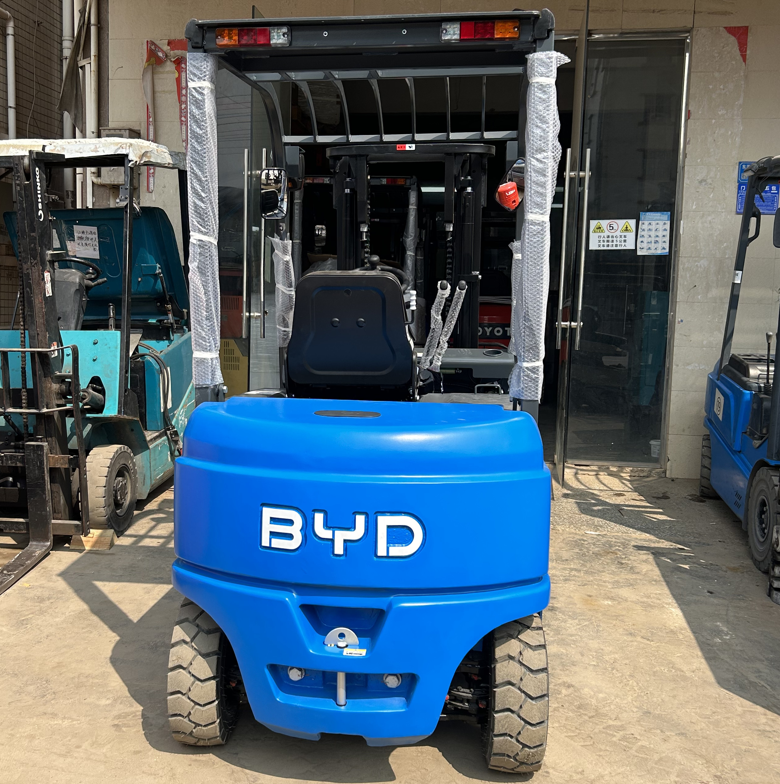 鋰電叉車 免維護(hù)電池叉車 深圳出租叉車公司 塘廈比亞迪叉車 比亞迪鋰電池叉車