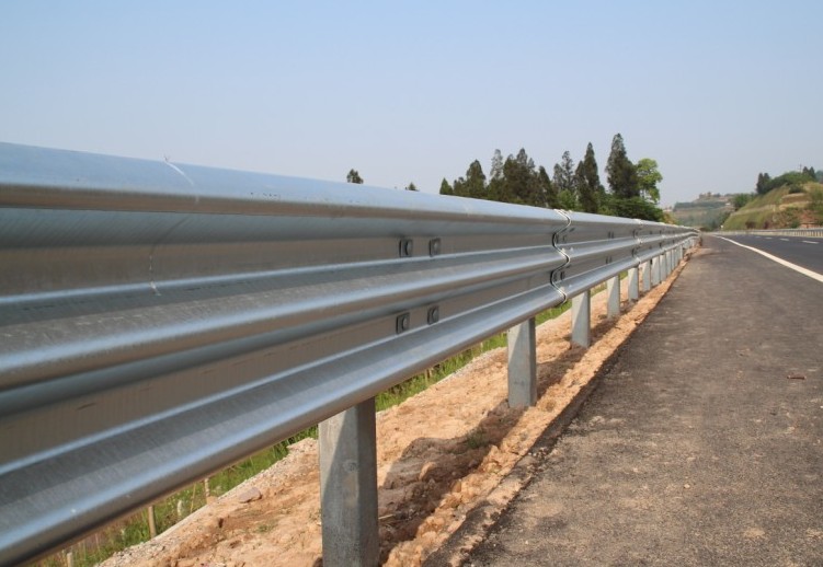 公路波形護(hù)欄板圖片/公路波形護(hù)欄板樣板圖 (3)