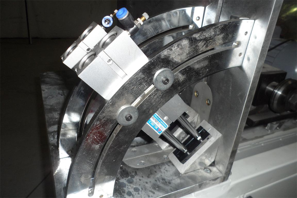 供應(yīng)凱岳鋁門窗角碼數(shù)控自動(dòng)切割鋸床鋁門窗設(shè)備價(jià)格