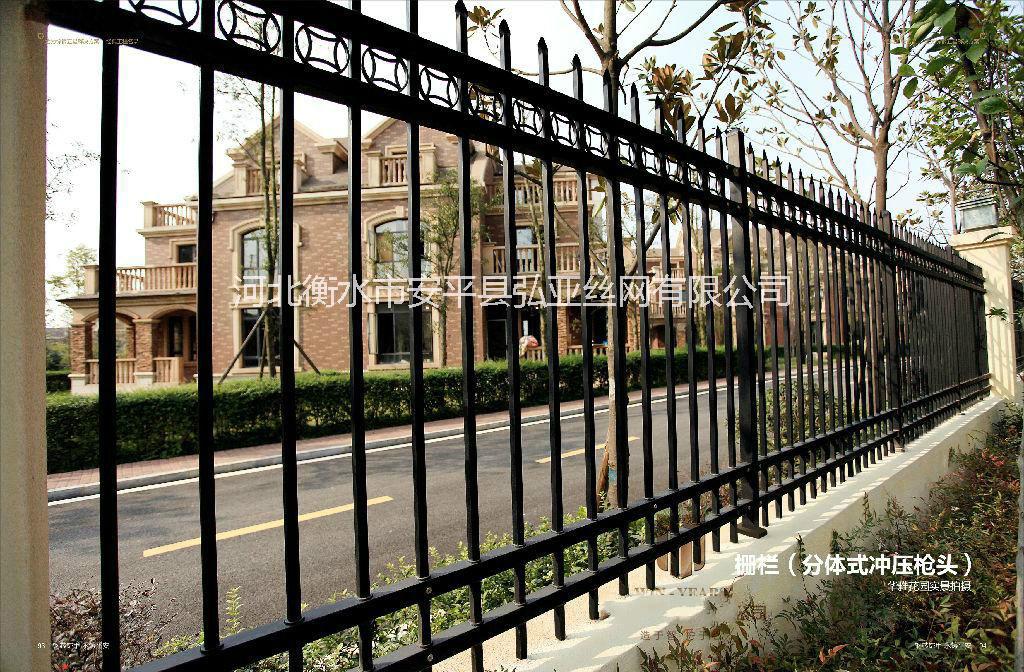 供應(yīng)鋅鋼護(hù)欄網(wǎng)