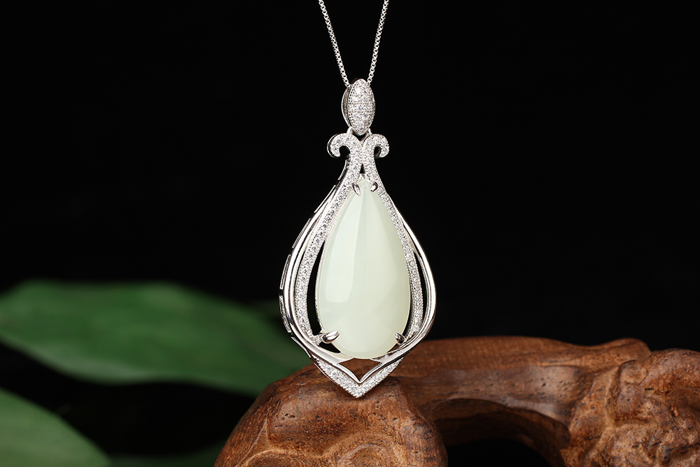 供應(yīng)哪里能給翡翠拍照？想給產(chǎn)品拍照片？專業(yè)產(chǎn)品畫冊(cè)攝影、古玩文玩攝影、翡翠字畫攝影瓷器攝影