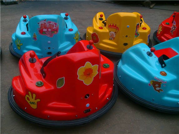 陜西廠家*飛碟碰碰車，雙人碰碰車