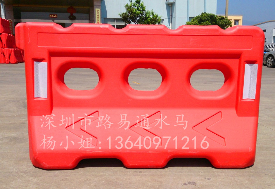 供應(yīng)吹塑水馬-深圳*的水馬廠(chǎng)家-水馬生產(chǎn)基地路易通