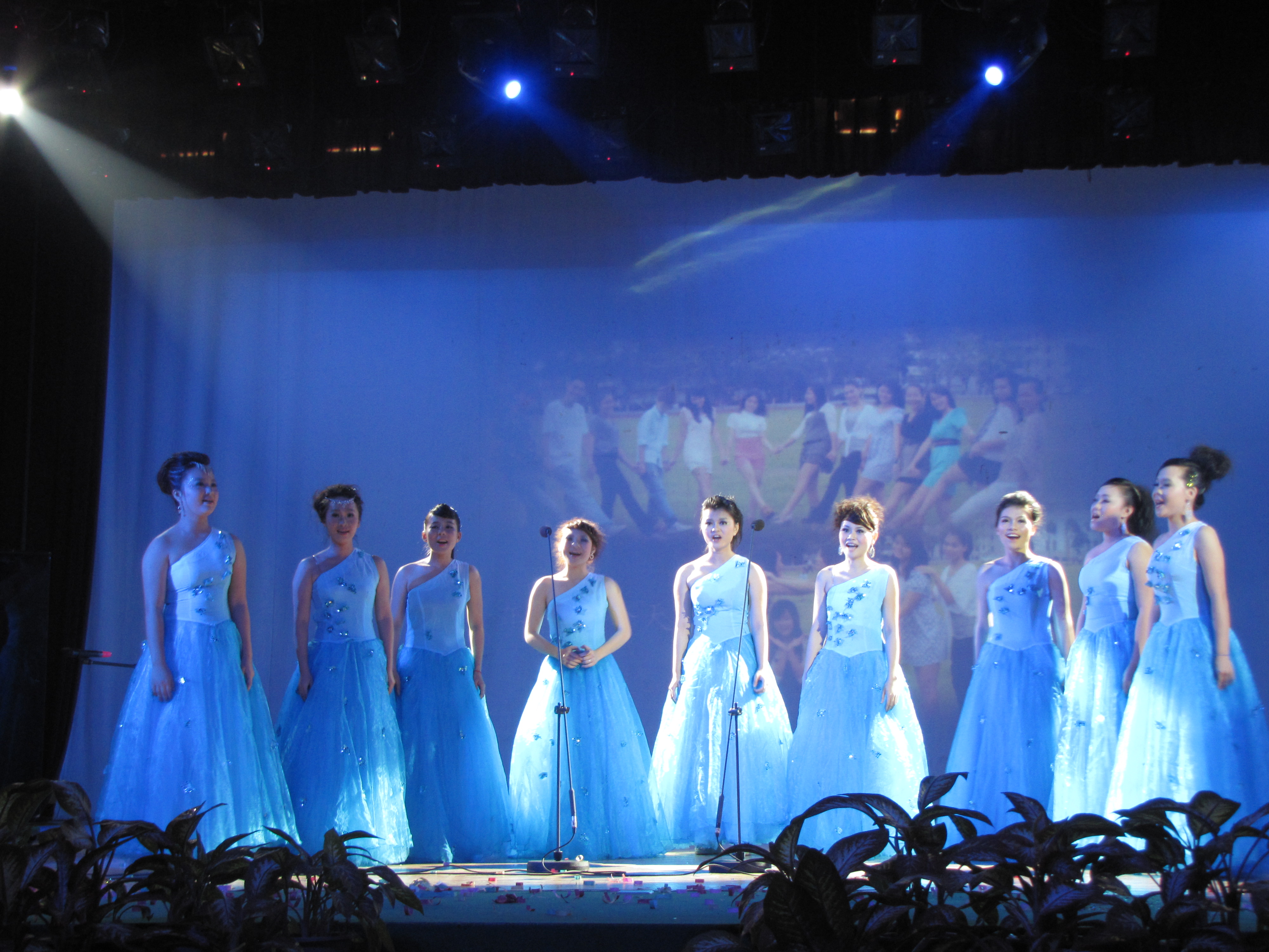 俏花旦禮儀*魔術(shù)雜技舞蹈水鼓舞臺(tái)搭建