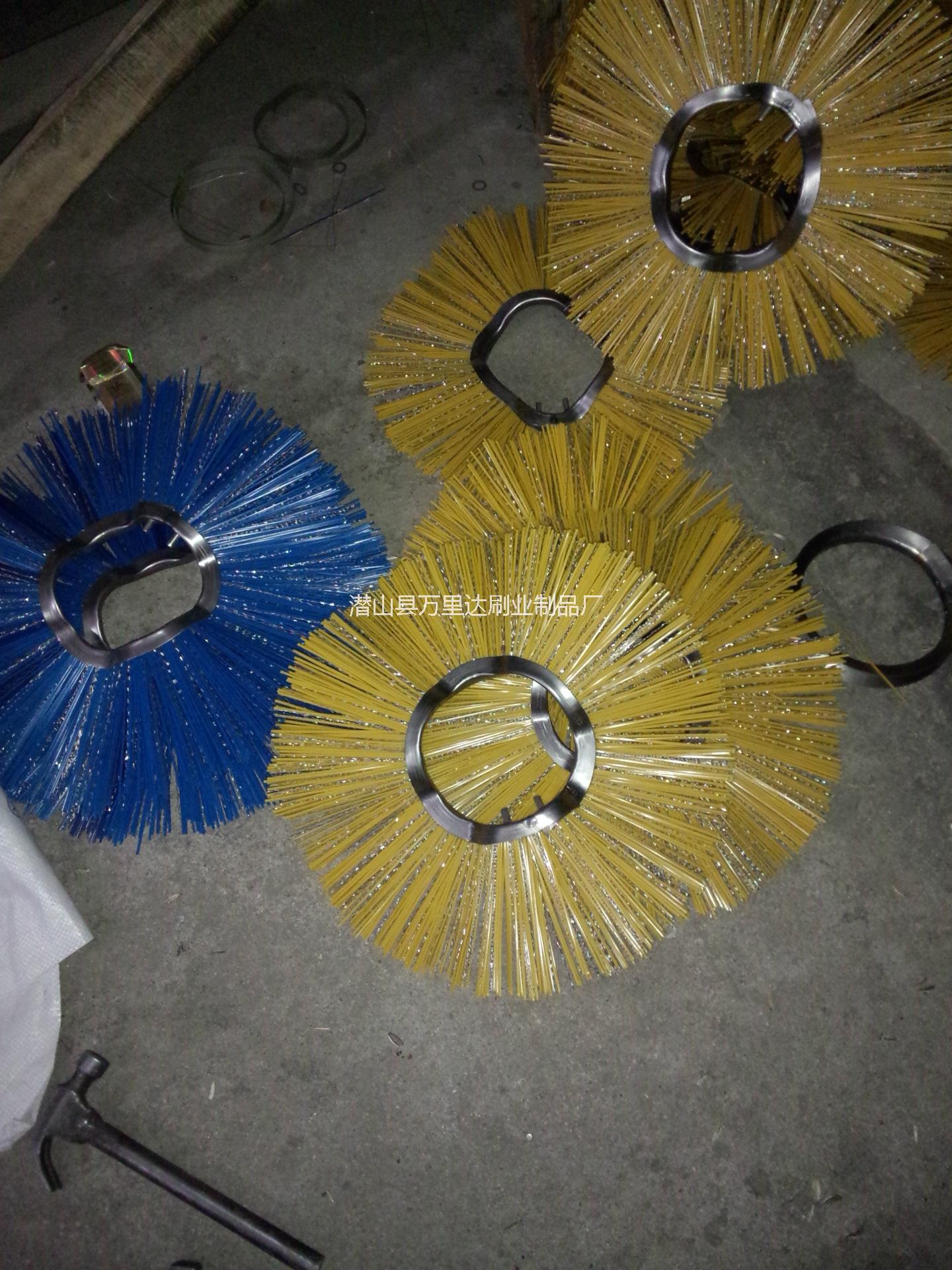 大量批發(fā)新疆掃雪刷輥 新疆掃雪刷 新疆掃雪車毛刷