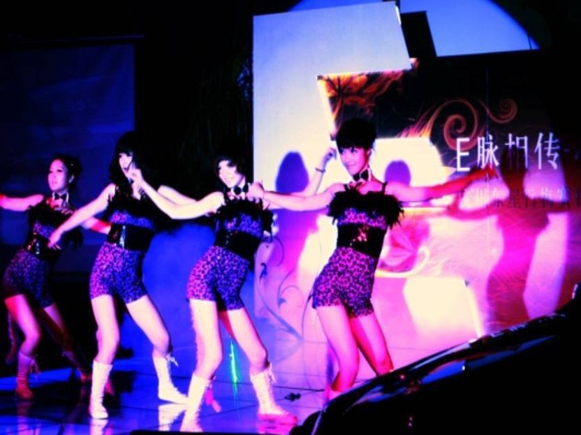 俏花旦禮儀*魔術(shù)雜技舞蹈水鼓舞臺(tái)搭建