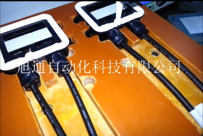 供應(yīng)用于流體控制的點膠機(jī)，太陽能板轉(zhuǎn)換器點硅膠