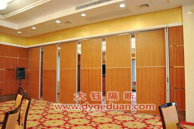 供應(yīng)成都活動(dòng)隔斷門活動(dòng)折疊門廠家-設(shè)計(jì)-安裝