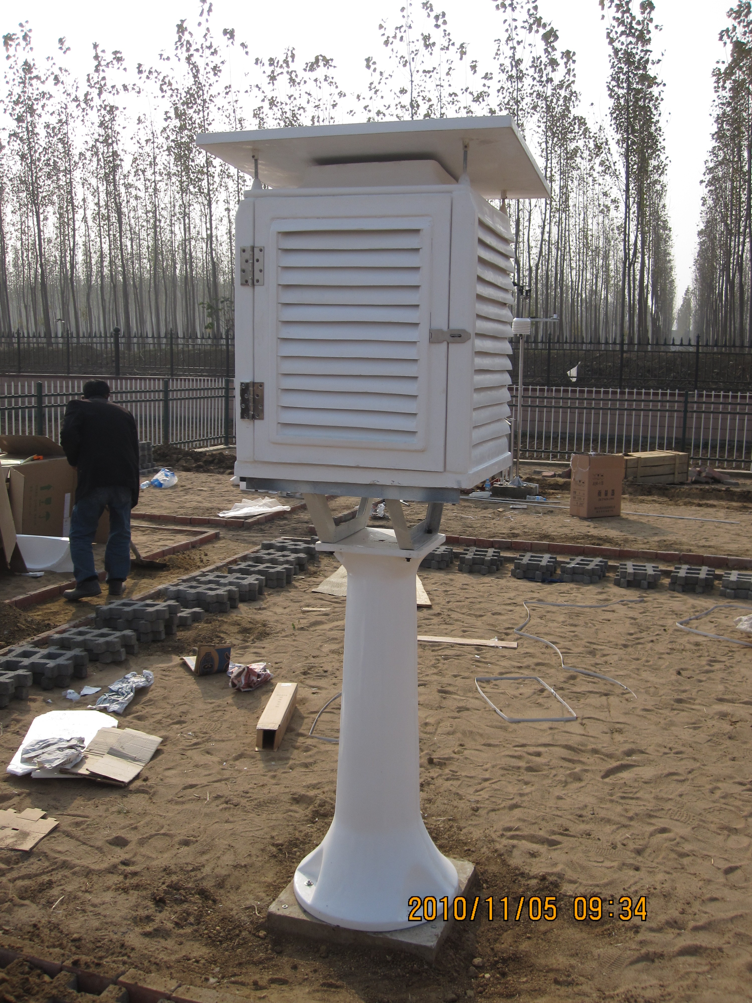 供應(yīng)用于氣象觀測的BB-1氣象用玻璃鋼百葉箱